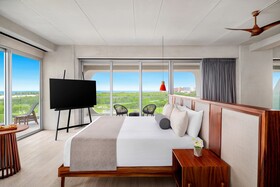 Hyatt Vivid Grand Island