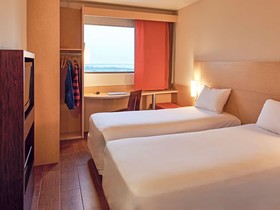 Ibis Cancun Centro Hotel
