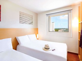 Ibis Cancun Centro Hotel