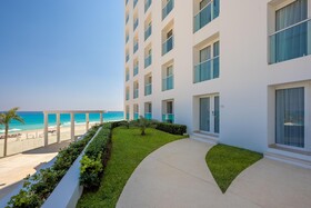 Le Blanc Spa Resort