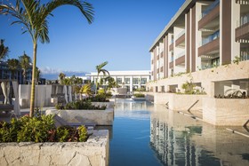 Majestic Elegance Costa Mujeres