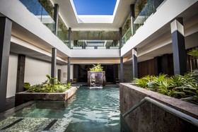 Majestic Elegance Costa Mujeres