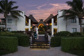 Margaritaville Island Reserve Riviera Cancún by Karisma