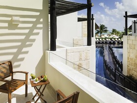 Margaritaville Island Reserve Riviera Cancún by Karisma