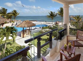 Margaritaville Island Reserve Riviera Cancún by Karisma