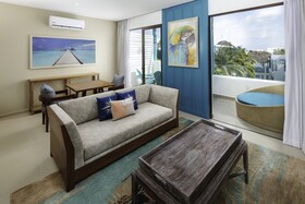 Margaritaville Island Reserve Riviera Cancún by Karisma