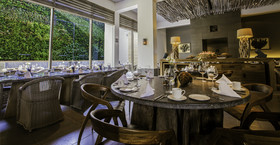 NIZUC Resort & Spa
