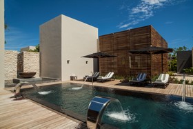 NIZUC Resort & Spa