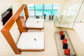Paradise Beachfront & Nightlife Heart