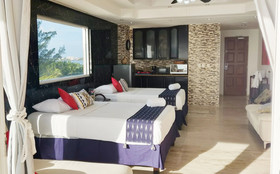 Paradise Beachfront & Nightlife Heart
