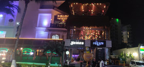 Paradise Beachfront & Nightlife Heart