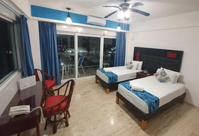 Paradise Beachfront & Nightlife Heart