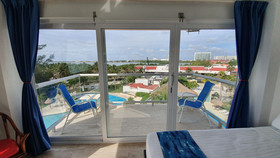 Paradise Beachfront & Nightlife Heart