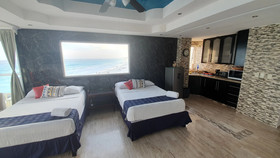 Paradise Beachfront & Nightlife Heart
