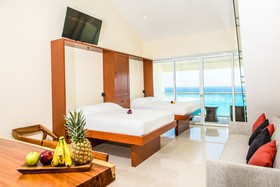 Paradise Beachfront & Nightlife Heart