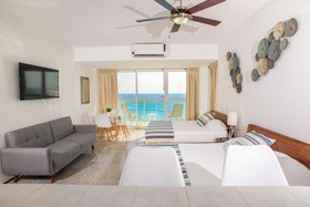 Paradise Beachfront & Nightlife Heart