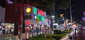 Paradise Beachfront & Nightlife Heart