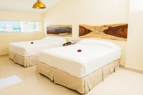 Paradise Beachfront & Nightlife Heart