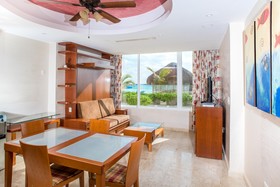 Paradise Beachfront & Nightlife Heart
