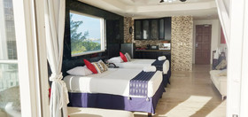 Paradise Beachfront & Nightlife Heart