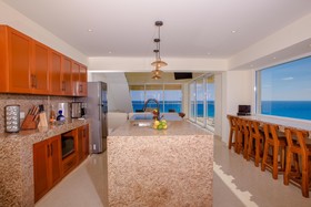 Paradise Beachfront & Nightlife Heart
