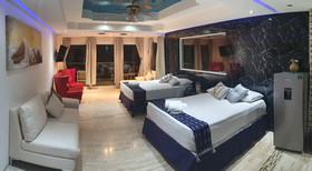Paradise Beachfront & Nightlife Heart
