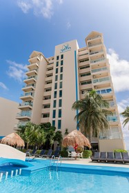 Paradise Beachfront & Nightlife Heart