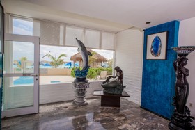 Paradise Beachfront & Nightlife Heart