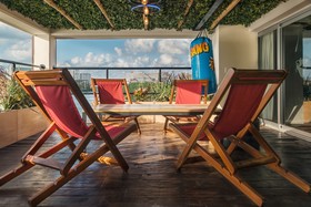 Mayan Monkey Hostel & Bar