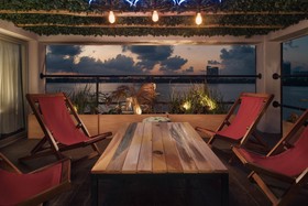 Mayan Monkey Hostel & Bar