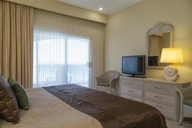 The Royal Islander - An All Suites Resort