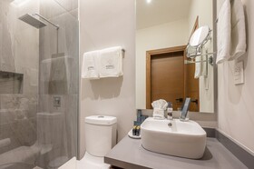 Kippal Modern Oasis ApartHotel