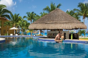 Secrets Aura Cozumel