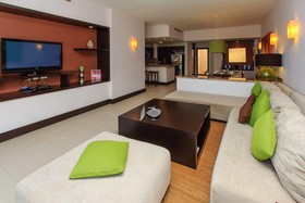 Aldea Thai by Moskito