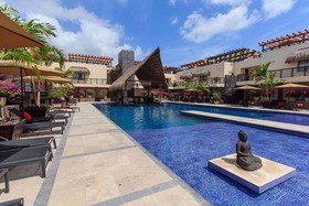 Aldea Thai by Moskito
