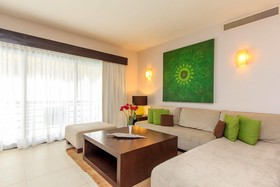 Aldea Thai by Moskito