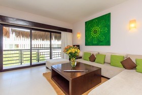 Aldea Thai by Moskito