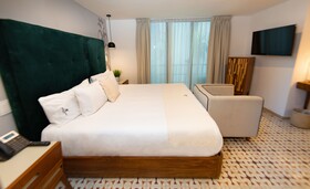 Auténtico Vertical Hotel