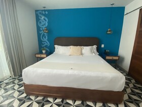 Auténtico Vertical Hotel