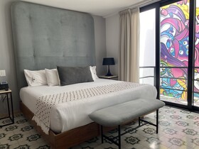 Auténtico Vertical Hotel