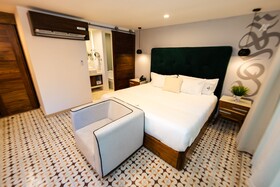 Auténtico Vertical Hotel