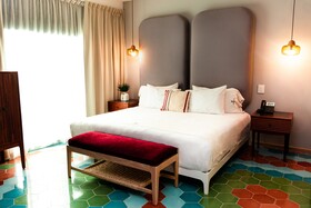 Auténtico Vertical Hotel