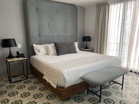 Auténtico Vertical Hotel