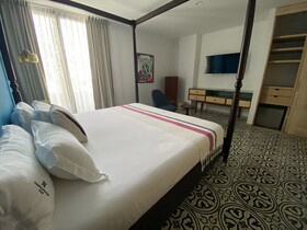 Auténtico Vertical Hotel