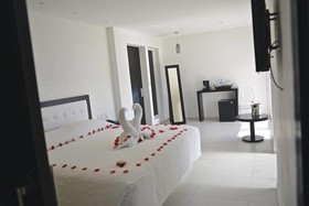 Caché Boutique