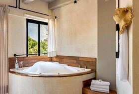 Caribbean Paradise Hotel Boutique & Dive Center