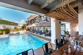 Caribbean Paradise Hotel Boutique & Dive Center