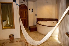 Caribbean Paradise Hotel Boutique & Dive Center