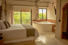 Caribbean Paradise Hotel Boutique & Dive Center