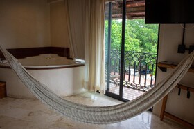 Caribbean Paradise Hotel Boutique & Dive Center
